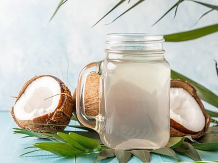 Bạn có biết uống nước dừa giúp cải thiện sức khỏe xương khớp hiệu quả?