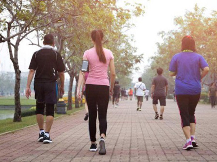Mách bạn phương pháp đi bộ giúp giảm mỡ nội tạng cho tuổi trung niên
